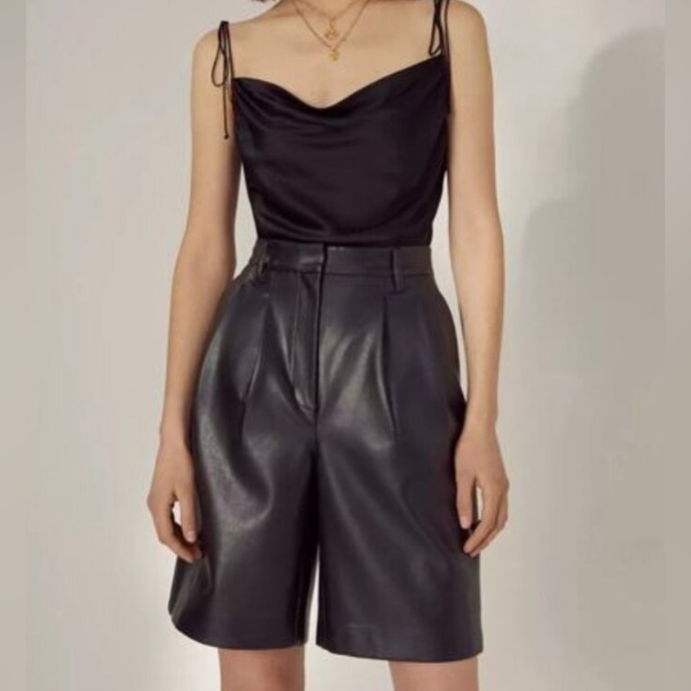 Wilfred size 0 vegan long shorts. Very soft. Feels like leather. Aritzia